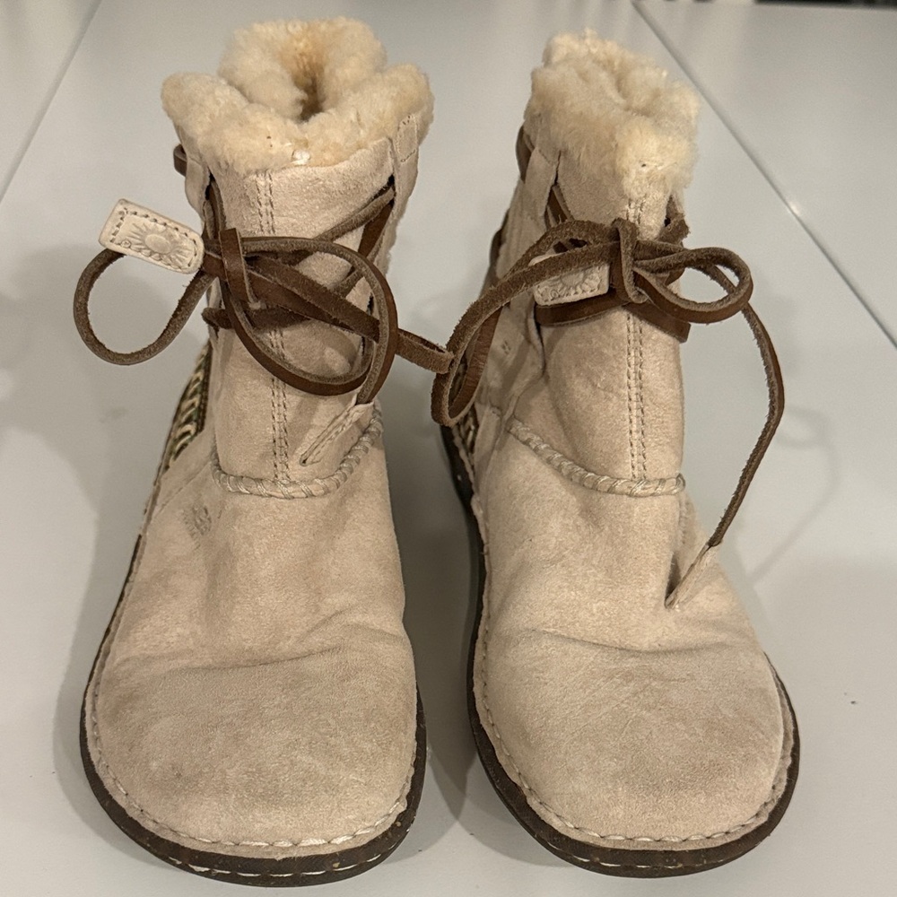 UGG Cream Ankle Boots Fully Lined Size 6